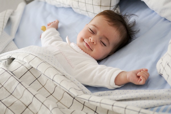 眠っている赤ちゃんの画像