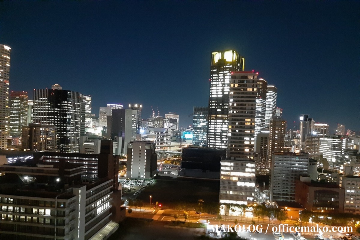 リーガロイヤルホテル大阪の客室からの夜景