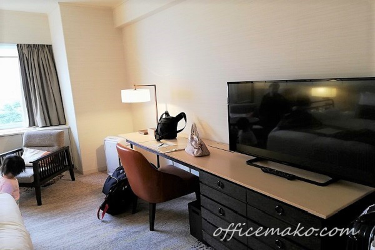 ホテル客室内のテレビの画像